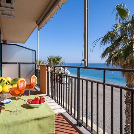 勒托阳尼Loft Balcone Sul Mare公寓 外观 照片