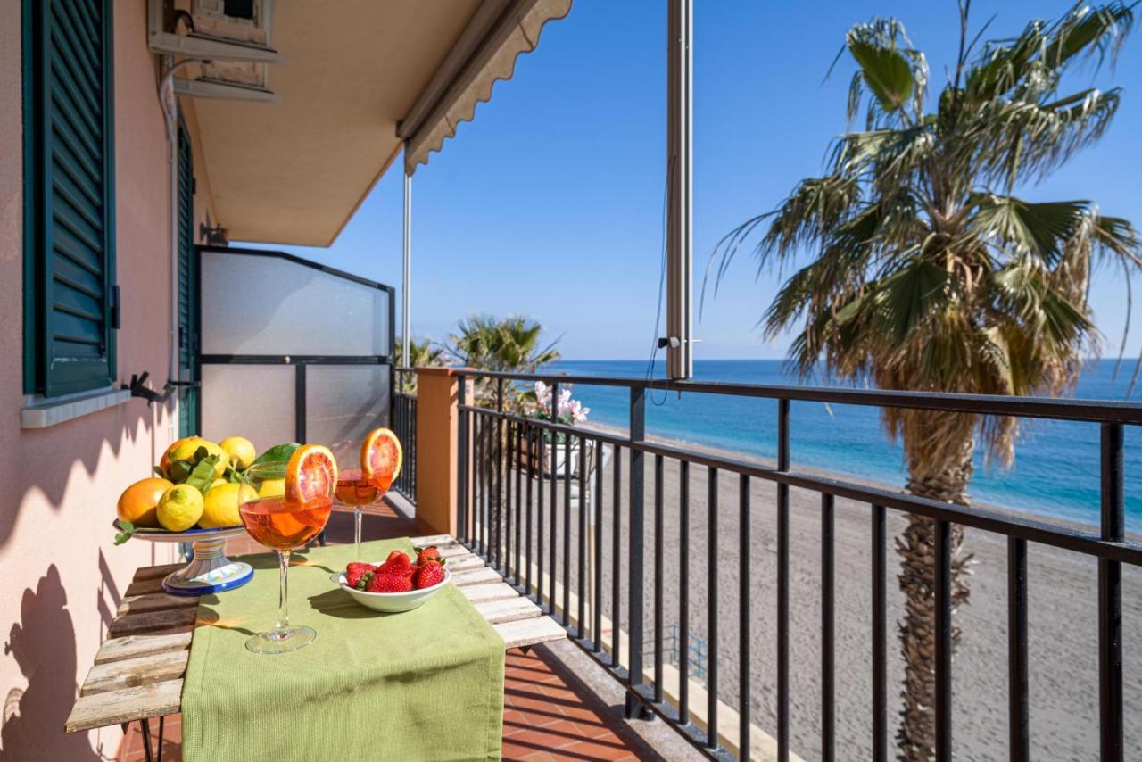 勒托阳尼Loft Balcone Sul Mare公寓 外观 照片