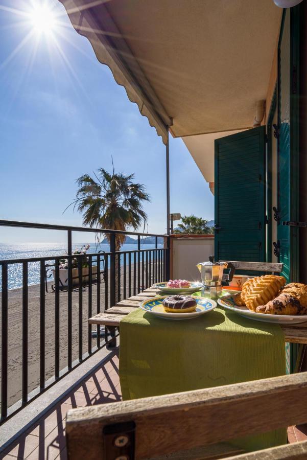 勒托阳尼Loft Balcone Sul Mare公寓 外观 照片