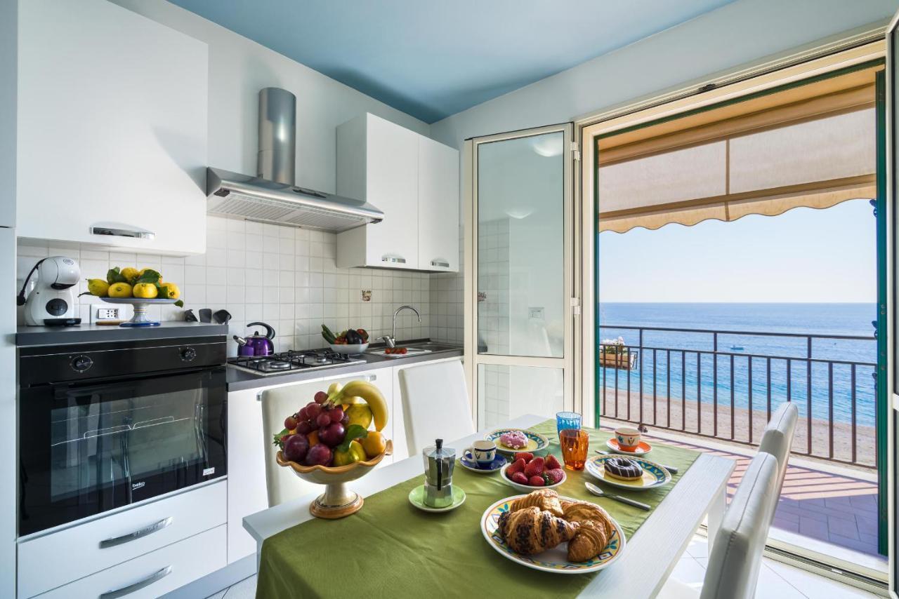 勒托阳尼Loft Balcone Sul Mare公寓 外观 照片