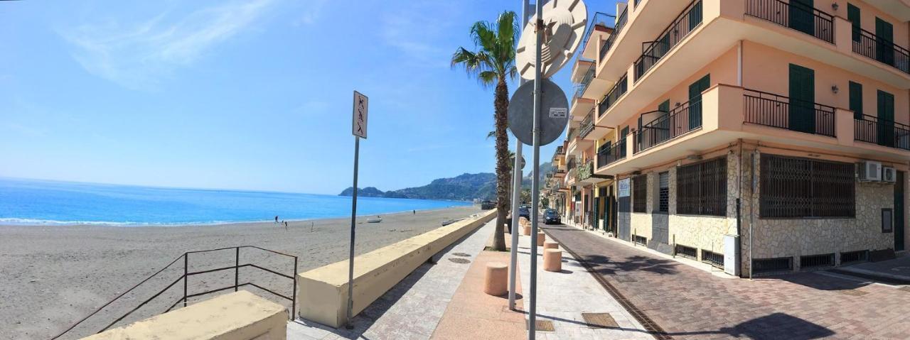 勒托阳尼Loft Balcone Sul Mare公寓 外观 照片