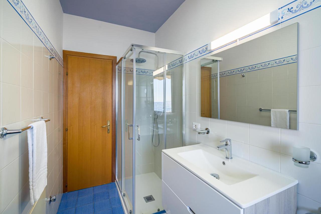 勒托阳尼Loft Balcone Sul Mare公寓 外观 照片