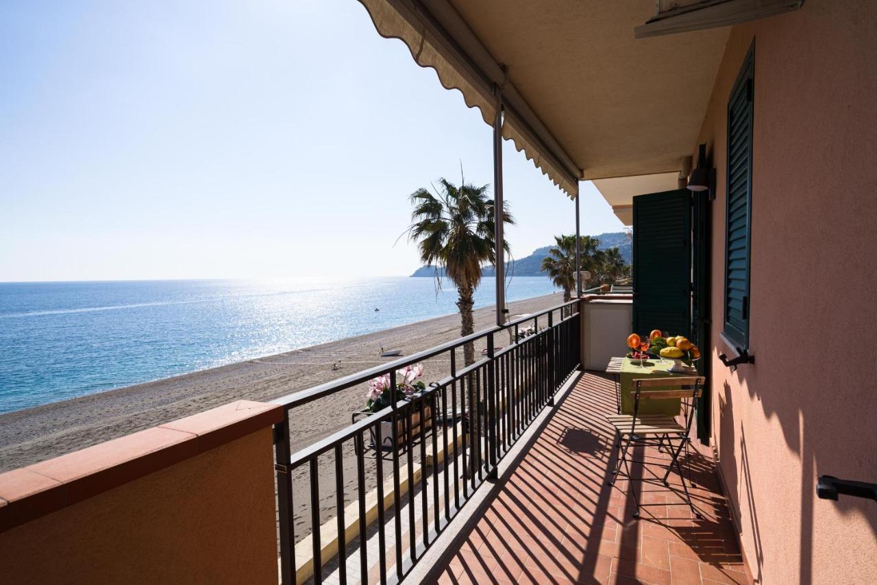 勒托阳尼Loft Balcone Sul Mare公寓 外观 照片