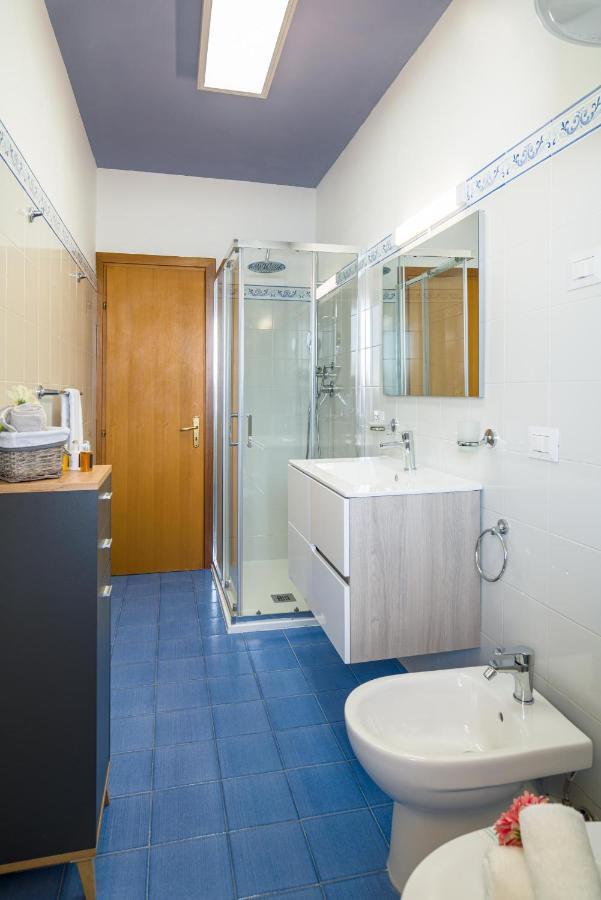勒托阳尼Loft Balcone Sul Mare公寓 外观 照片