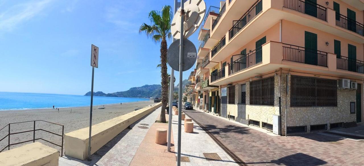 勒托阳尼Loft Balcone Sul Mare公寓 外观 照片