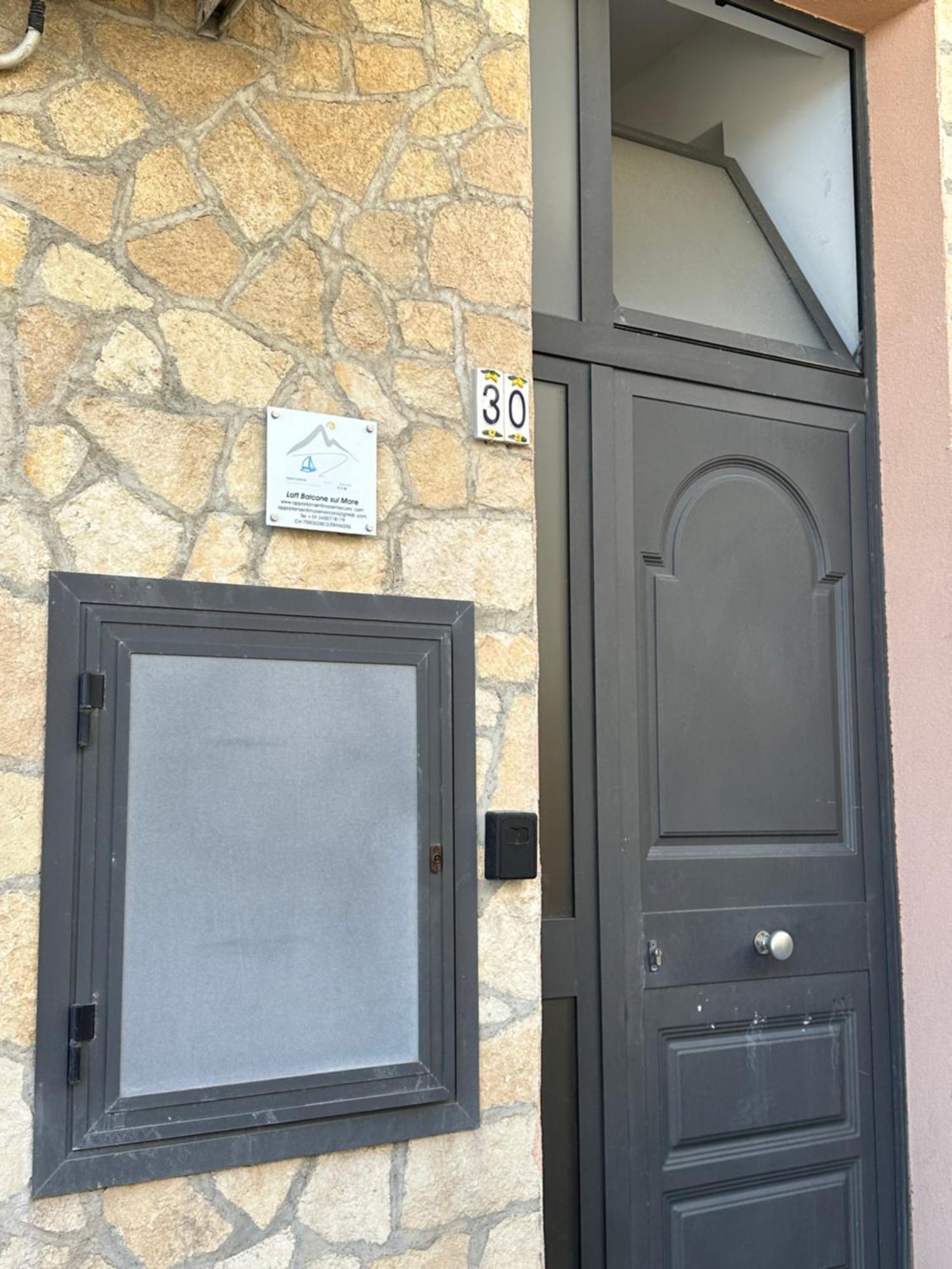 勒托阳尼Loft Balcone Sul Mare公寓 外观 照片